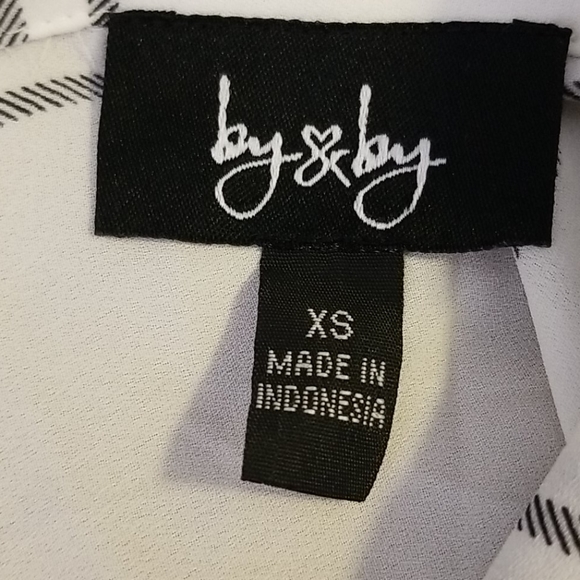 By & By Grid Print Button Front Blouse White and Black Oversized Size XS - Picture 7 of 9